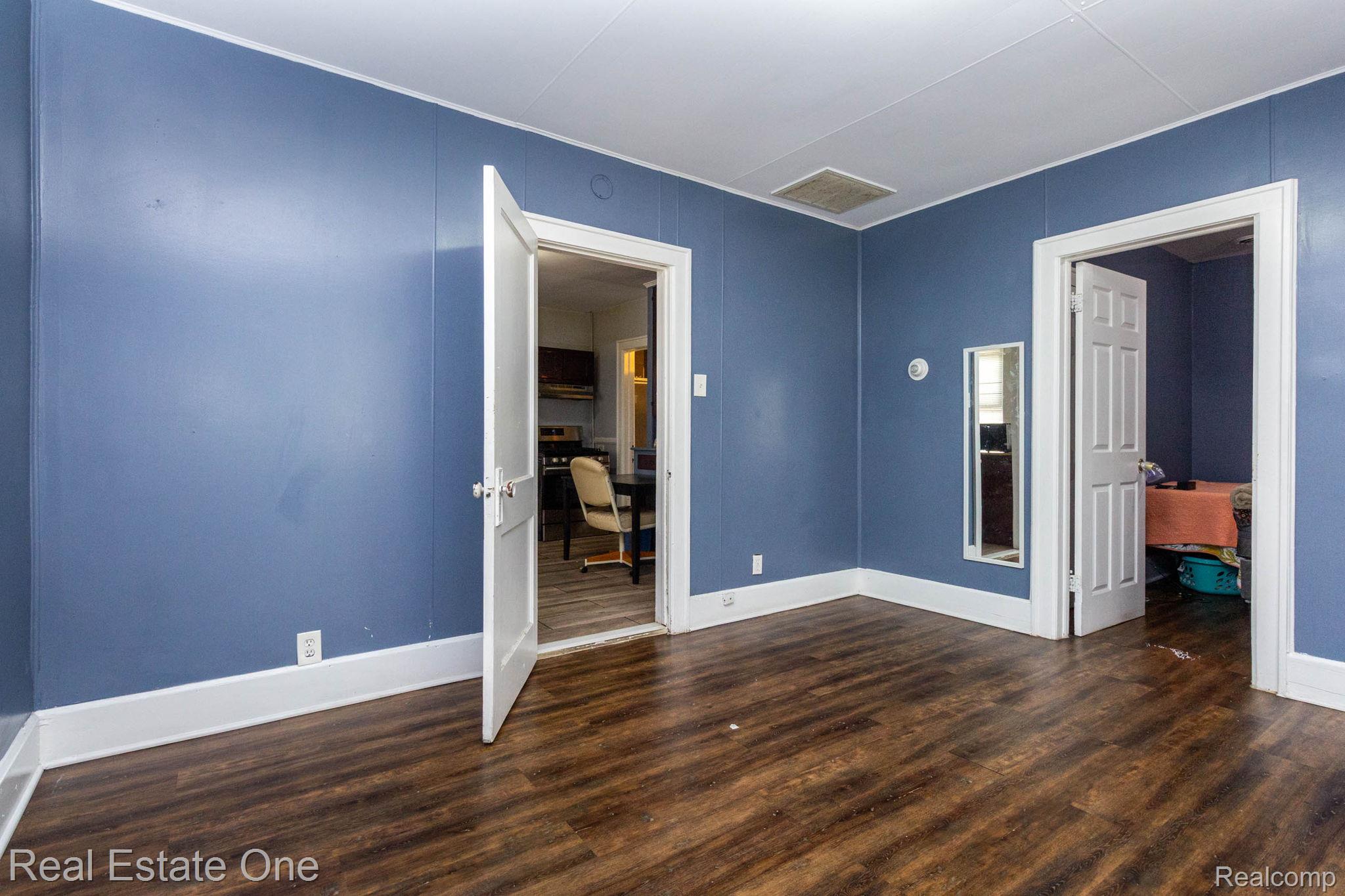 5485 Springwells Street Detroit, MI 48210 - Photo 29 of 47 interior (25).jpg