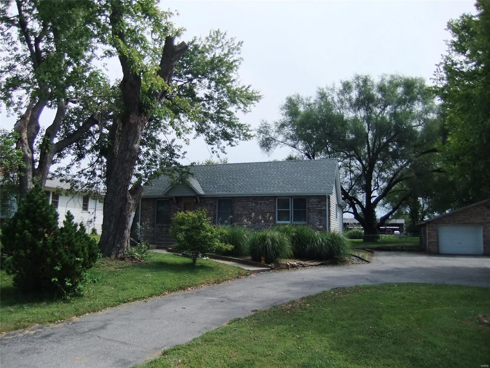 108 Eiler Road Belleville, IL 62223 - Photo 4 of 33 Gallery Image 4