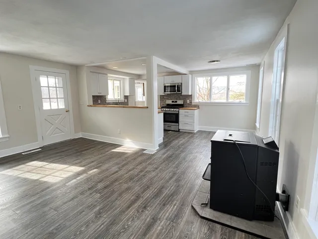 $2,400 | 110 River South Road, Walpole, NH 03608