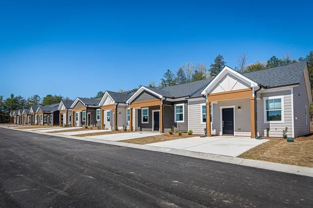 $285,000 | 27 Grove Loop, Blue Ridge, GA 30513