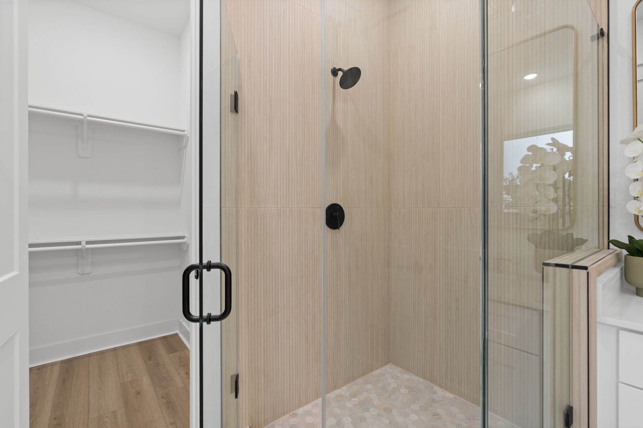 717 Janisch Road, Unit I Houston, TX 77018 - Photo 14 of 19 a bathroom with a shower