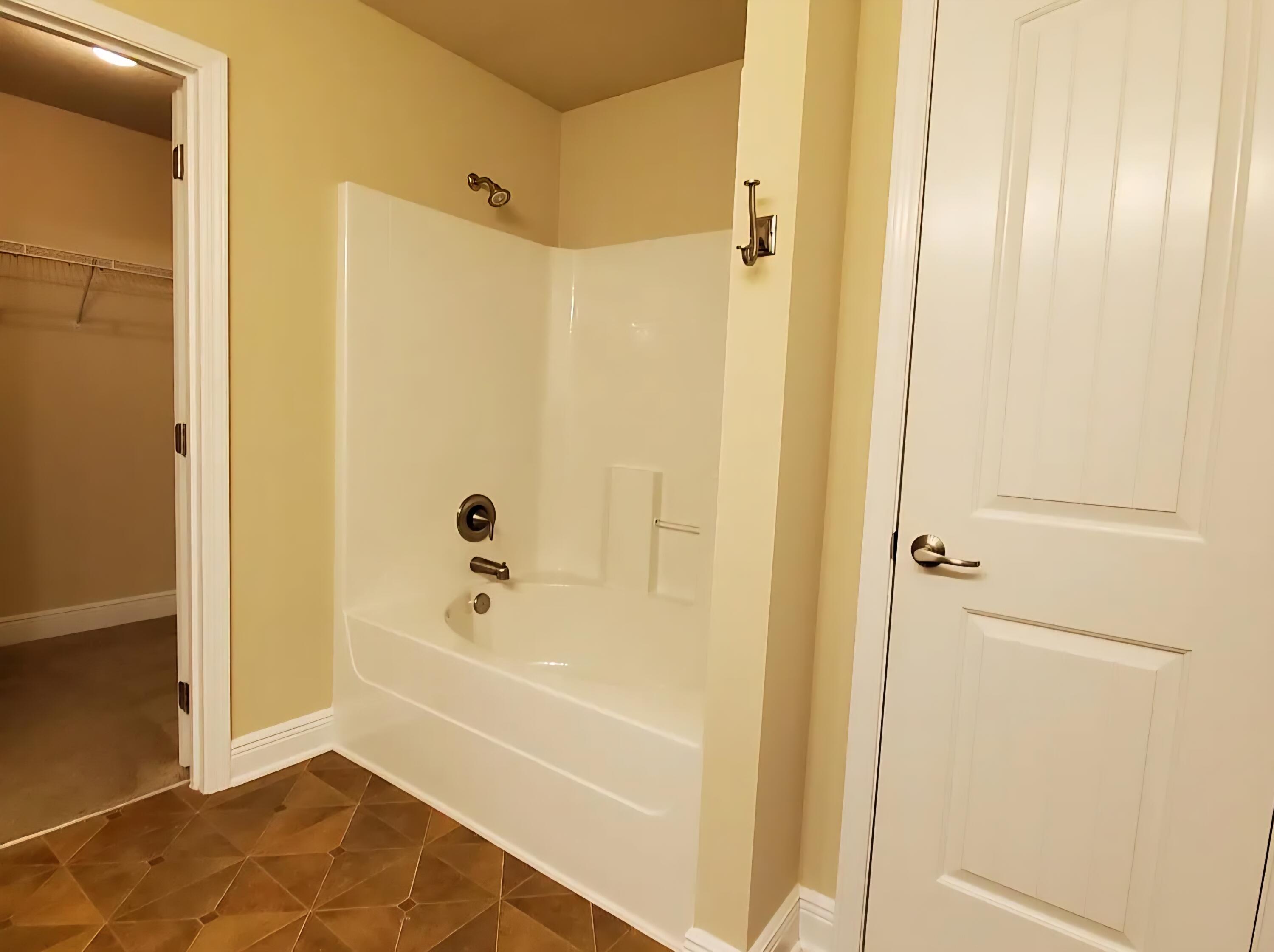 110 Bronze Circle Crestview, FL 32539 - Photo 8 of 12 a bathroom with a bathtub