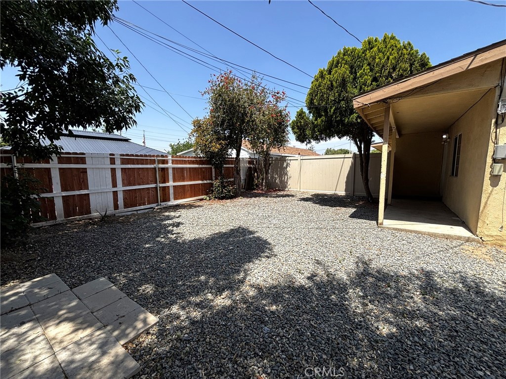 8876 Cypress Avenue, Unit 3 Riverside, CA 92503 - Photo 13 of 14 Fenced Yard