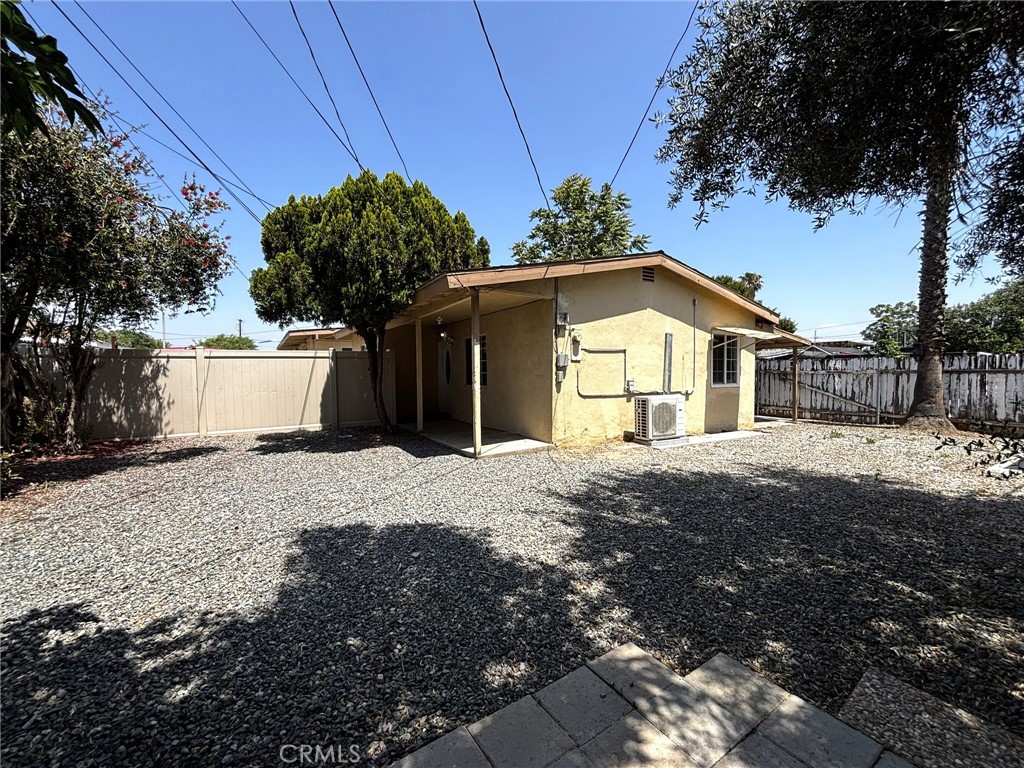 8876 Cypress Avenue, Unit 3 Riverside, CA 92503 - Photo 14 of 14 Fenced yard