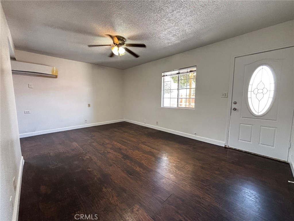 8876 Cypress Avenue, Unit 3 Riverside, CA 92503 - Photo 3 of 14 Living Room