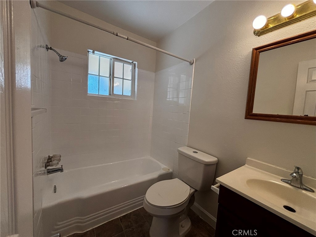 8876 Cypress Avenue, Unit 3 Riverside, CA 92503 - Photo 8 of 14 Bathroom