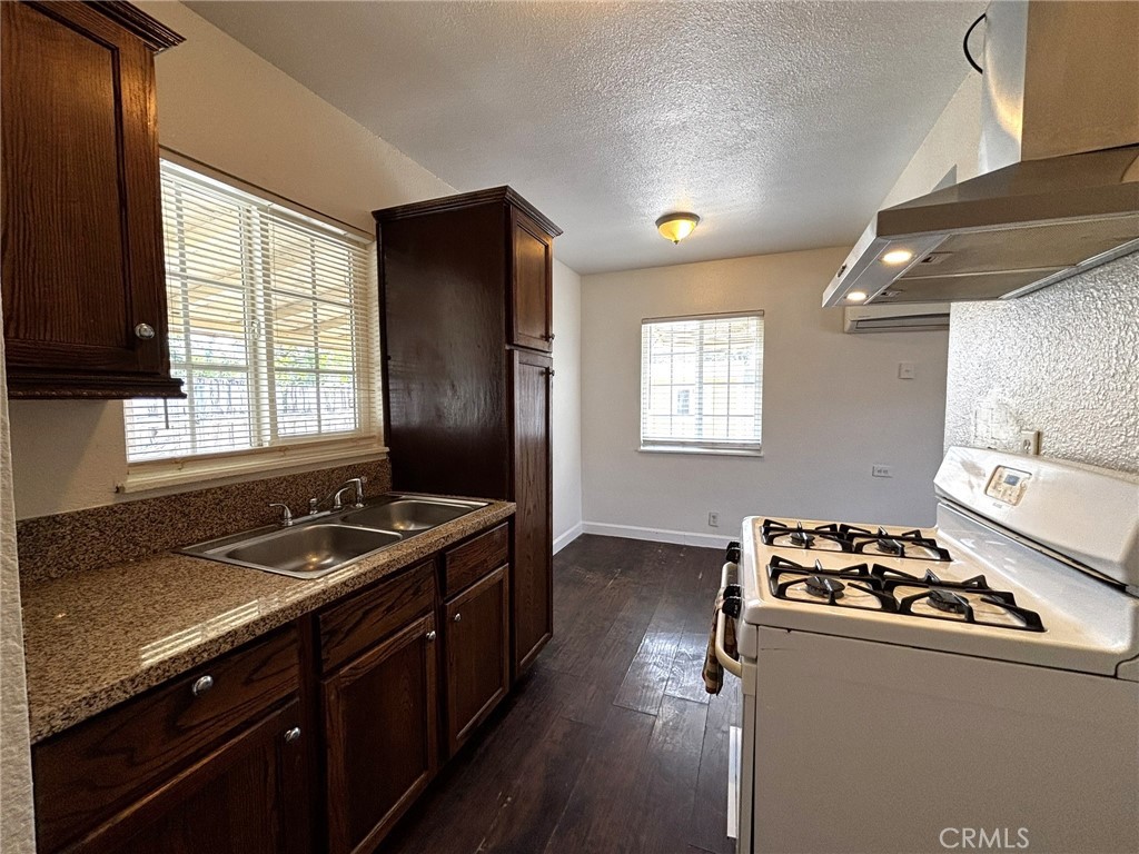 8876 Cypress Avenue, Unit 3 Riverside, CA 92503 - Photo 9 of 14 Kitchen
