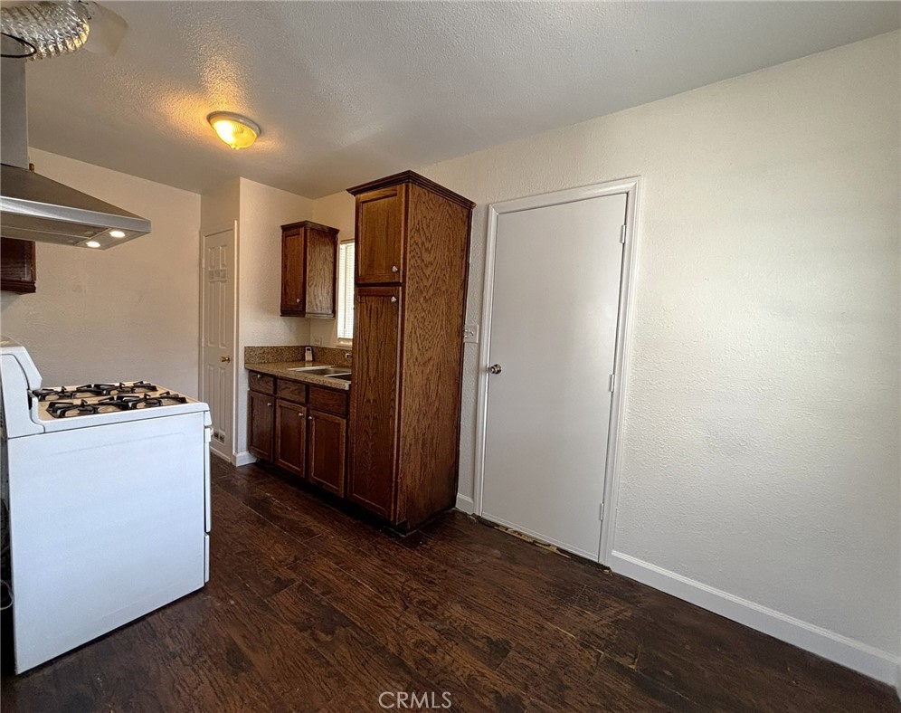 8876 Cypress Avenue, Unit 3 Riverside, CA 92503 - Photo 10 of 14 Kitchen