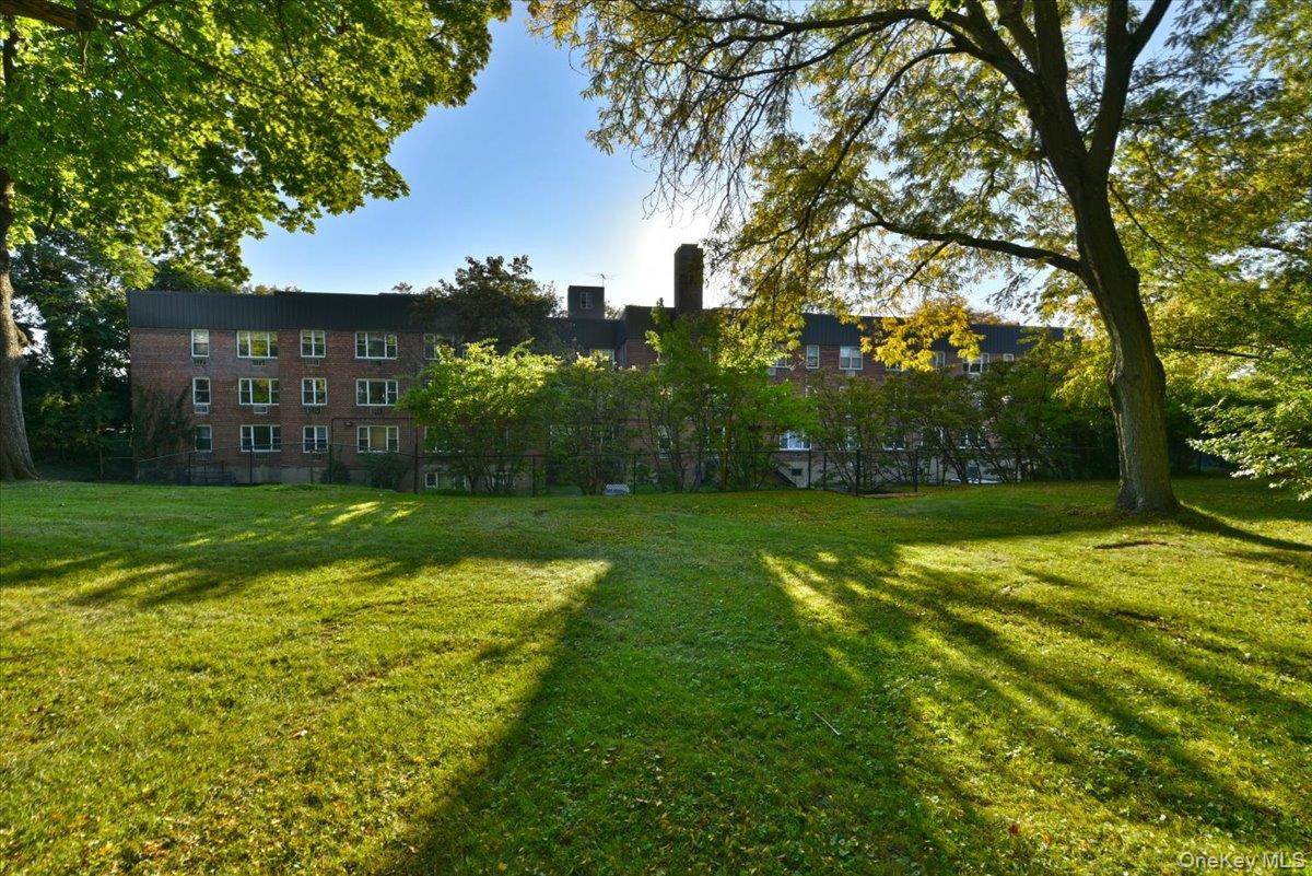 195 South Middle Neck Road, Unit 1F Great Neck, NY 11021 - Photo 13 of 18 Backyard View