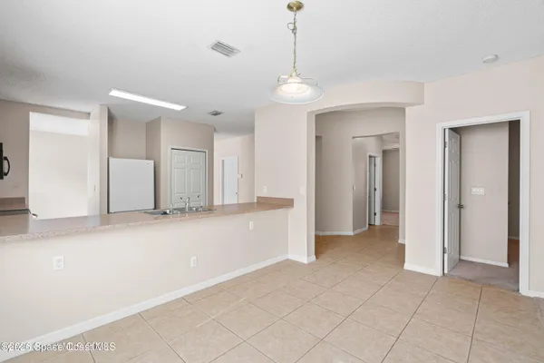 a view of a big room with closet and windows