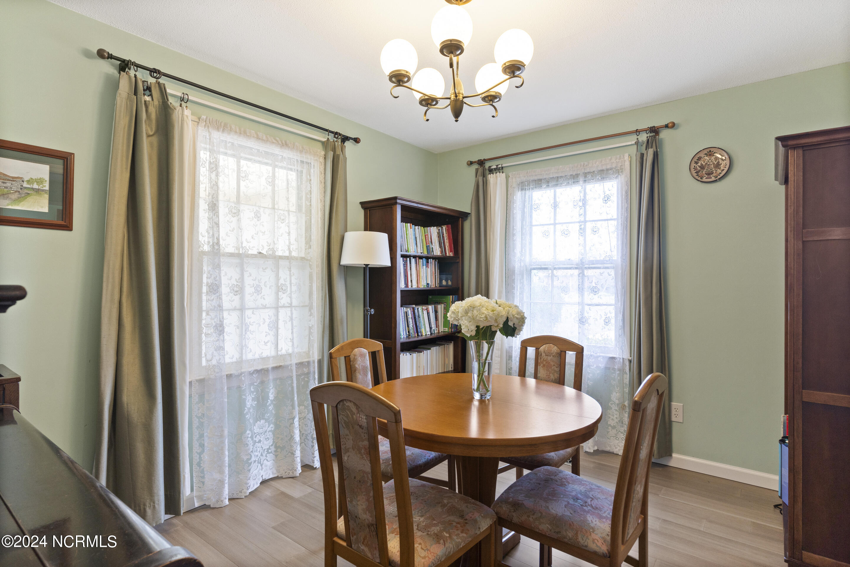 4039 Halifax Road Wilmington, NC 28403 - Photo 14 of 41 04dining