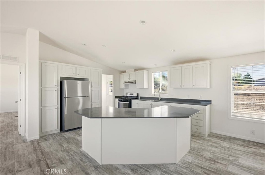 1139 Bonanza Road Phelan, CA 92371 - Photo 5 of 34