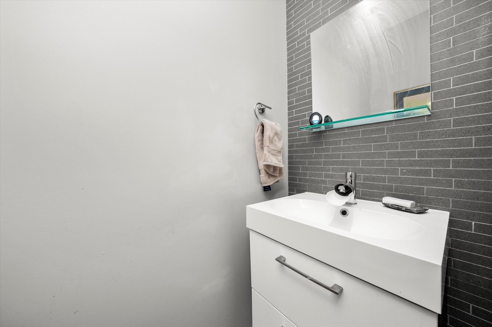 2028 North Point Street Chicago, IL 60647 - Photo 14 of 41