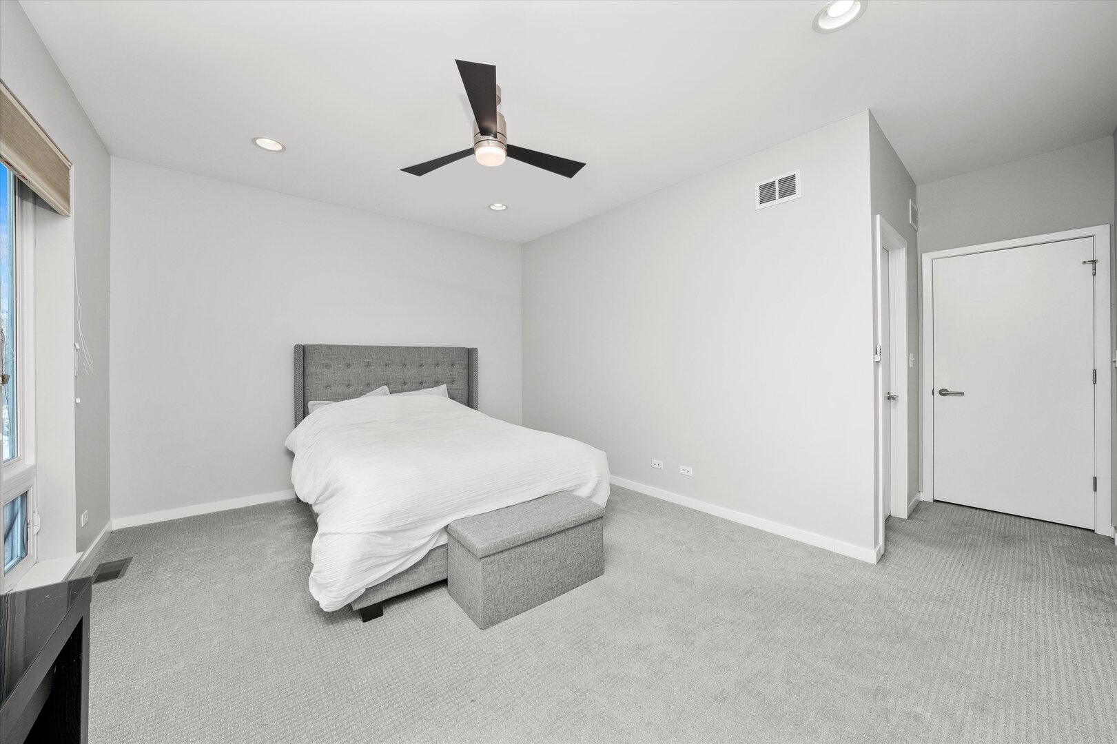 2028 North Point Street Chicago, IL 60647 - Photo 19 of 41