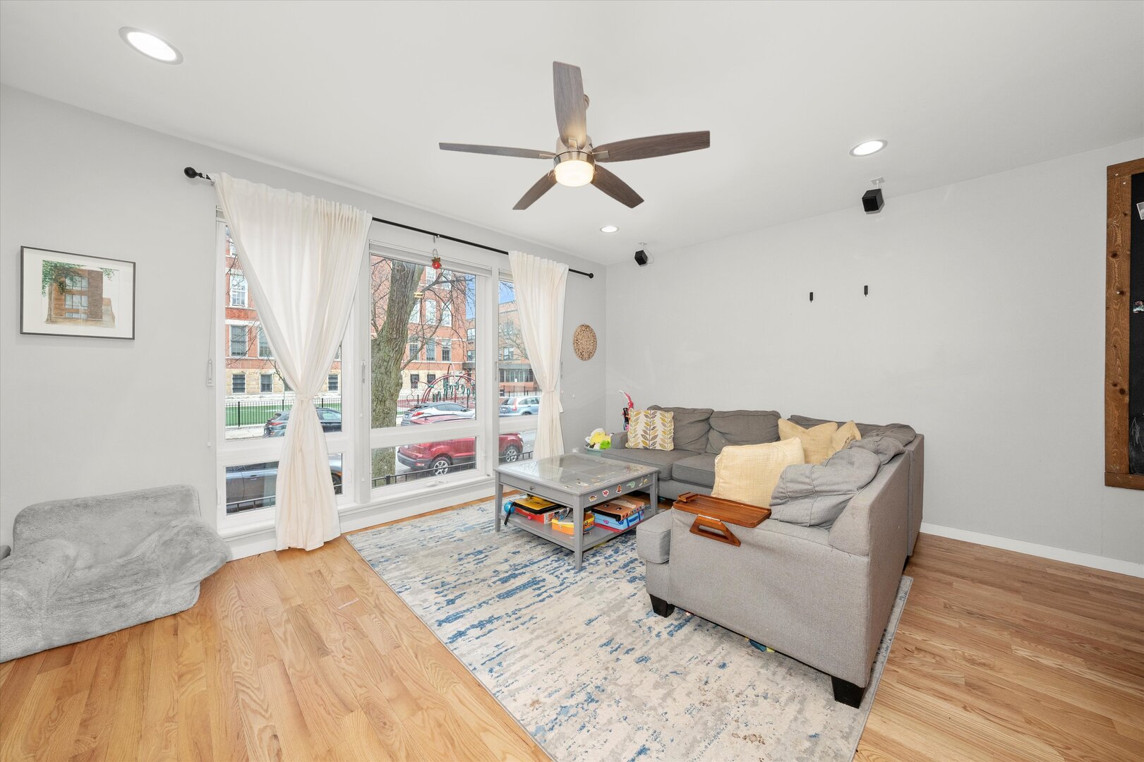 2028 North Point Street Chicago, IL 60647 - Photo 3 of 41