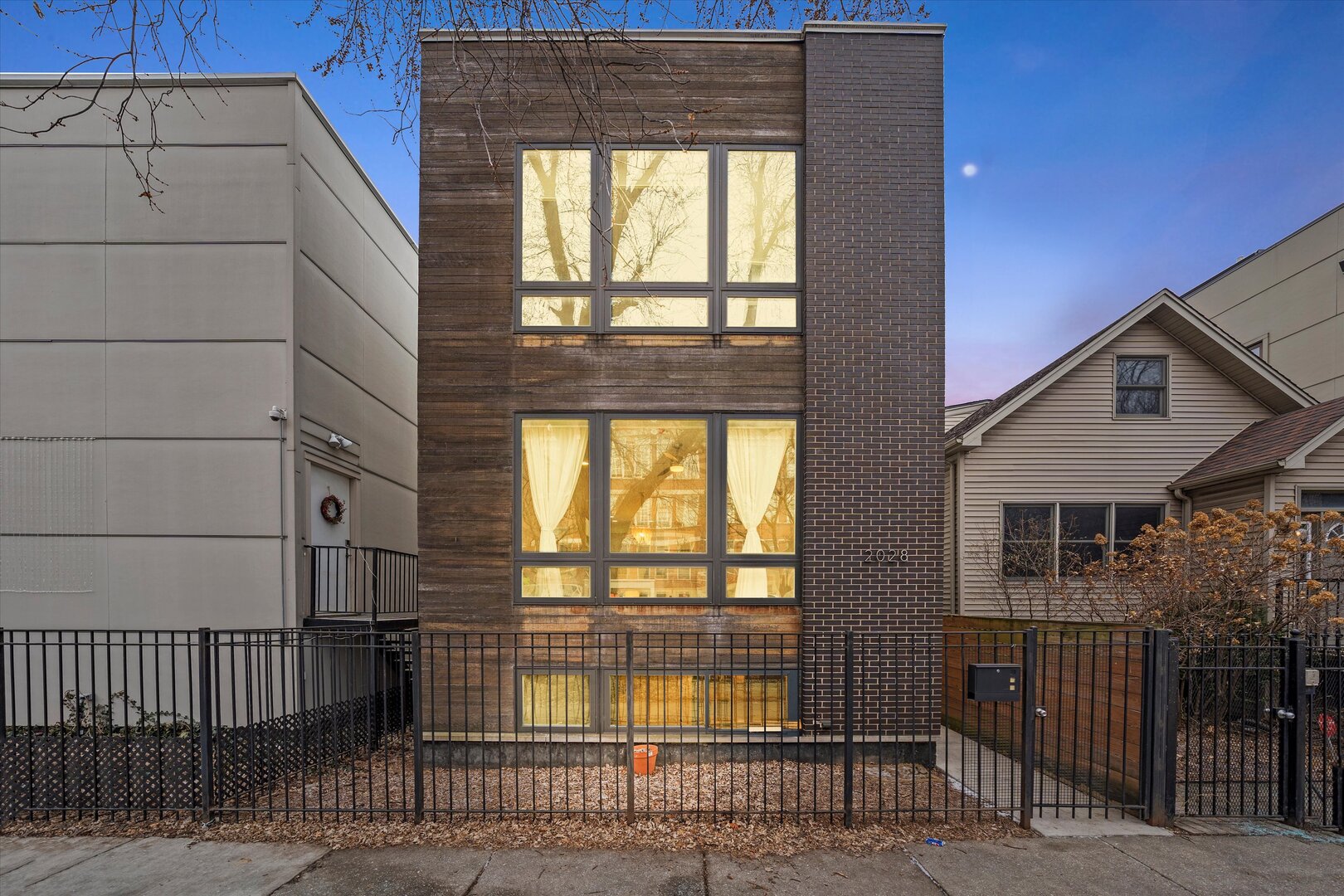 2028 North Point Street Chicago, IL 60647 - Photo 37 of 41