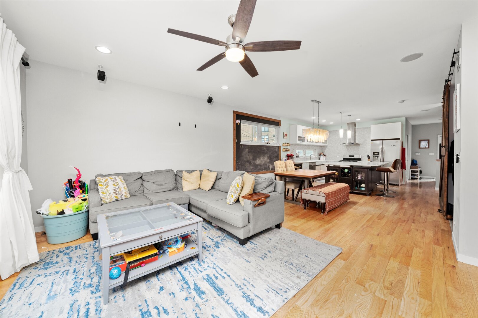 2028 North Point Street Chicago, IL 60647 - Photo 4 of 41