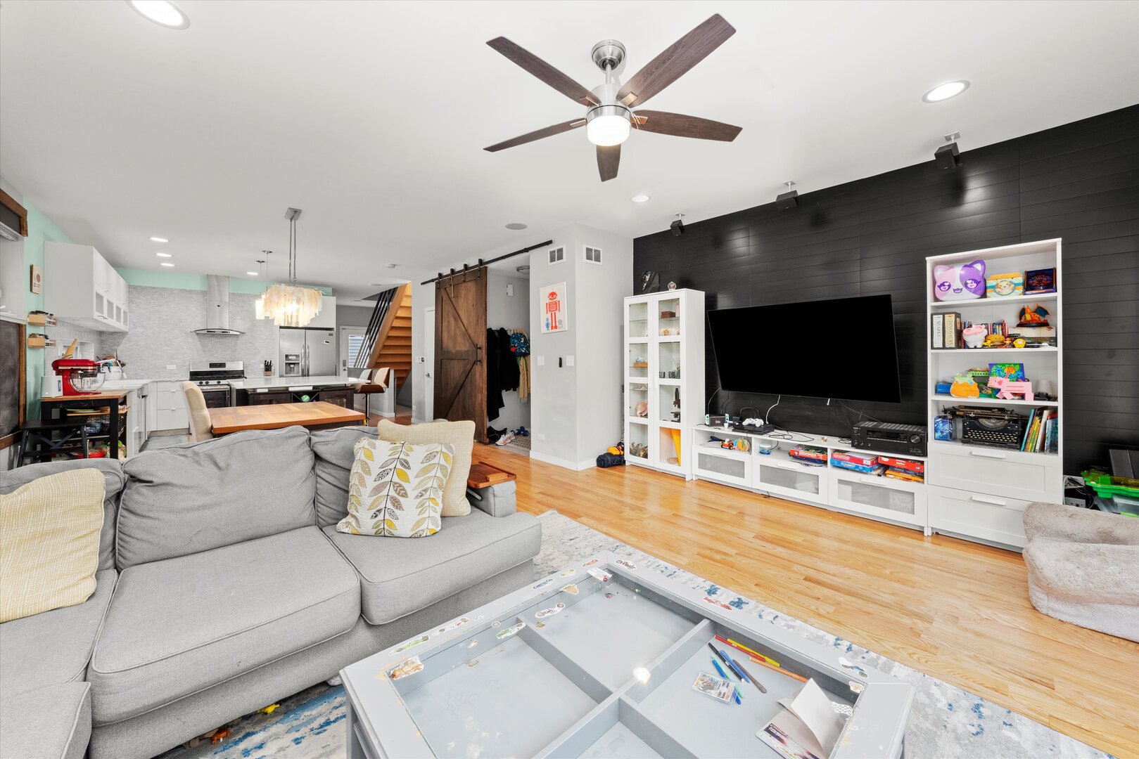 2028 North Point Street Chicago, IL 60647 - Photo 5 of 41