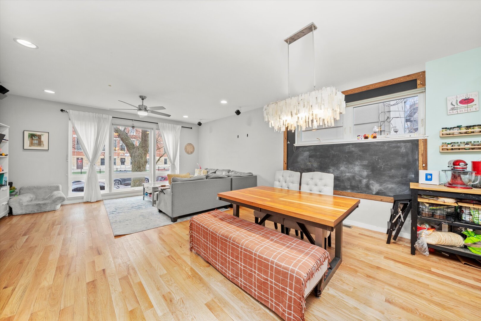 2028 North Point Street Chicago, IL 60647 - Photo 7 of 41