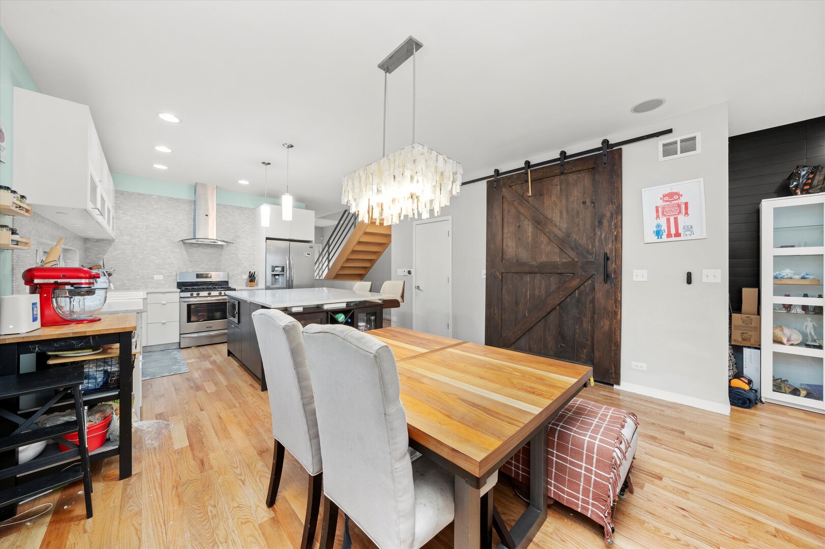 2028 North Point Street Chicago, IL 60647 - Photo 8 of 41