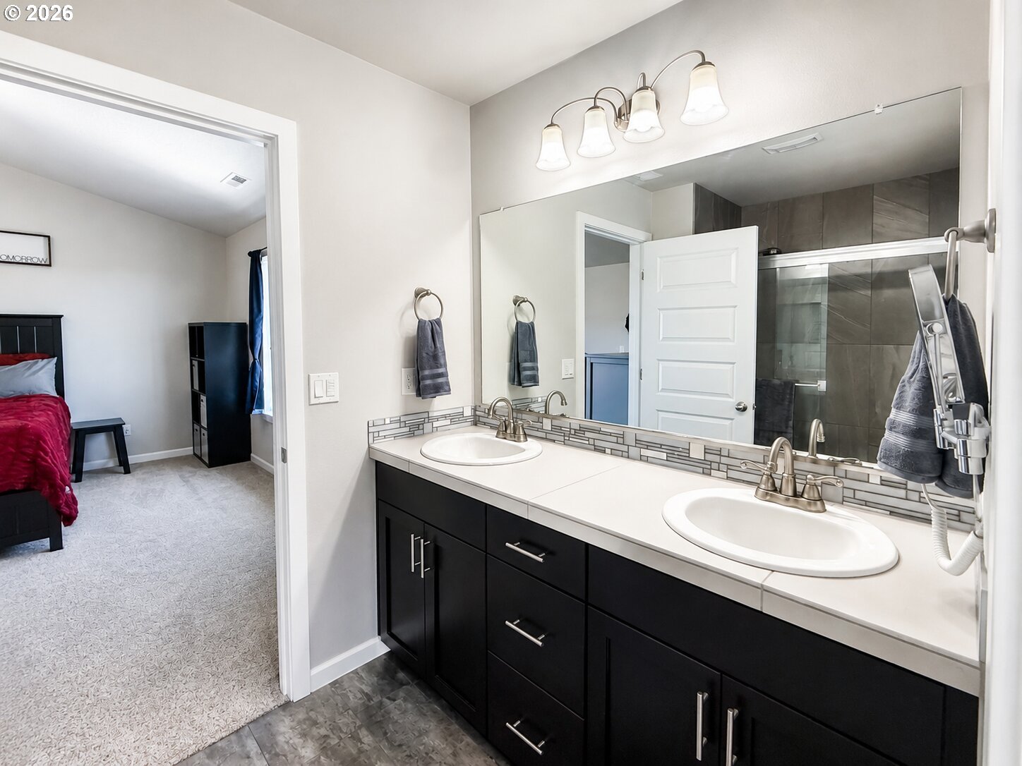 190 Kindre Street St. Helens, OR 97051 - Photo 21 of 25 Owner's Suite Bathroom