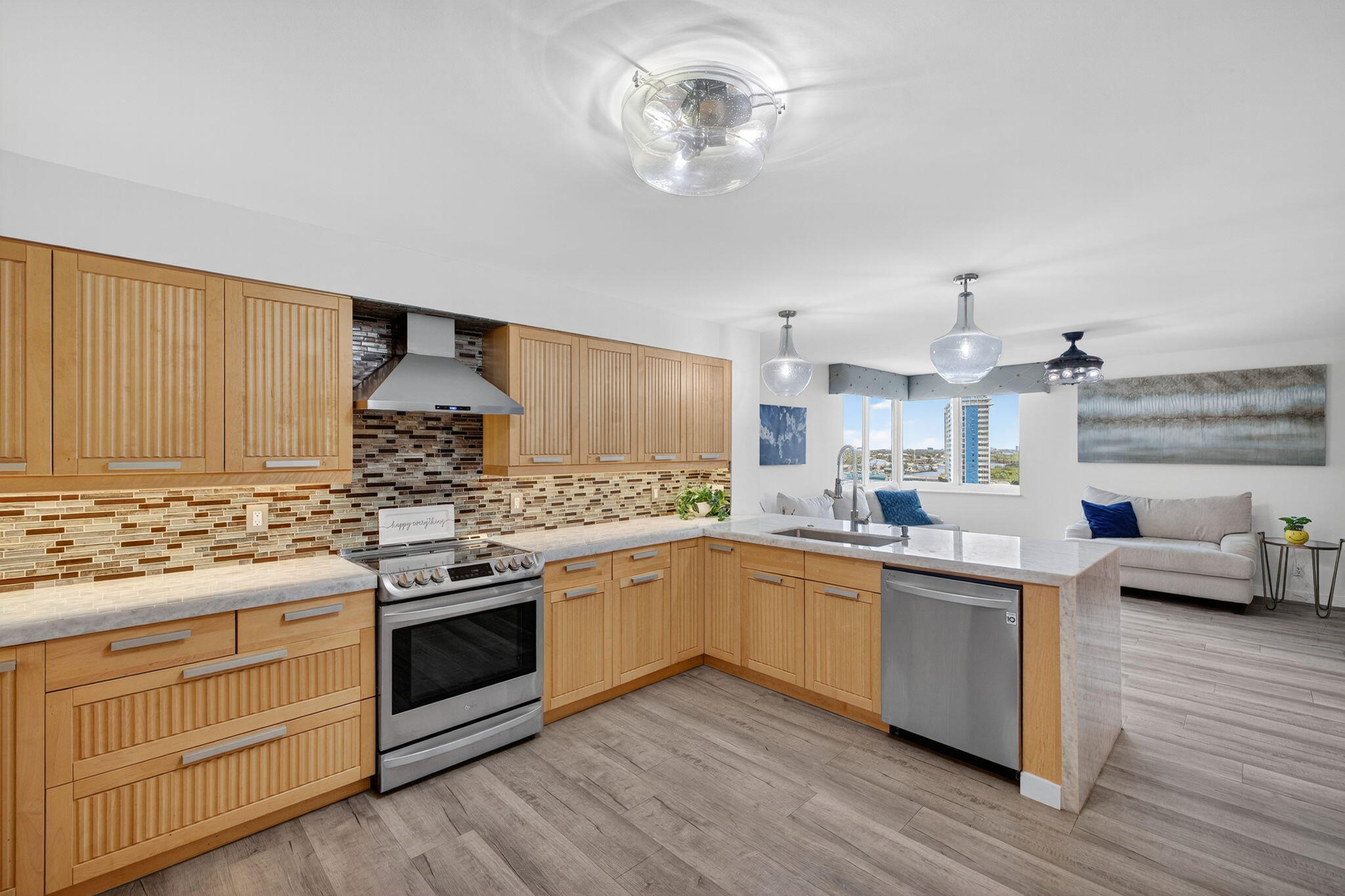 777 Bayshore Drive, Unit 1003 Fort Lauderdale, FL 33304 - Photo 14 of 49 Kitchen