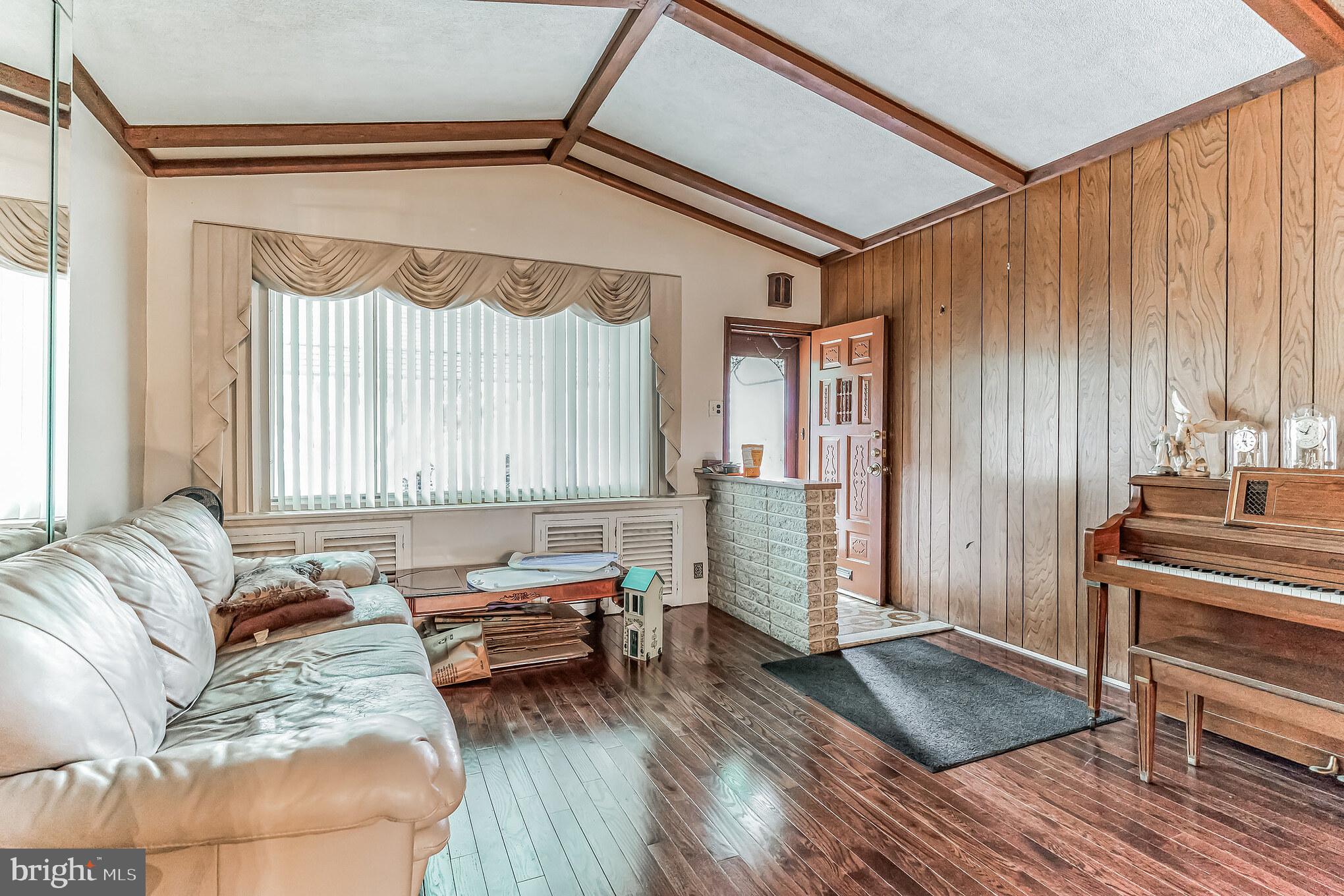 725 Reed Street Philadelphia, PA 19147 - Photo 6 of 34 Wide and large Living Room
