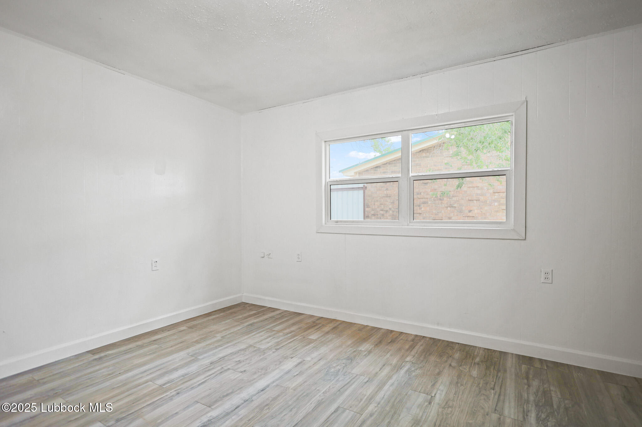 204 Chestnut Street Ropesville, TX 79358 - Photo 28 of 42 an empty room with a window