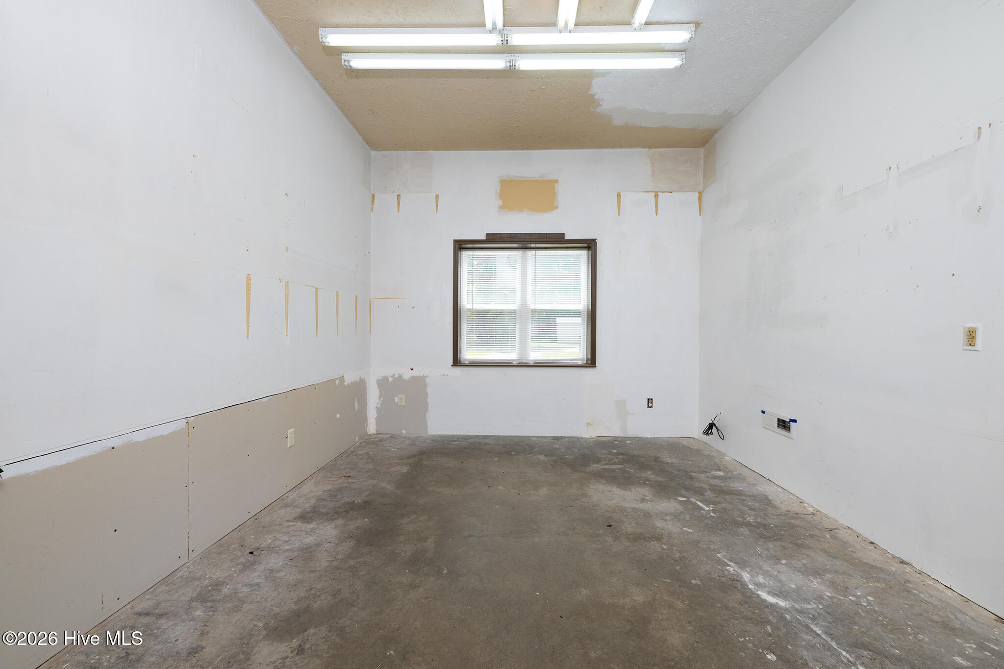 2013 Ridge Road New Bern, NC 28560 - Photo 30 of 42 Enclosed Garage, no permit found, heated/cooled