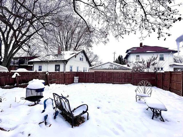 $205,000 | 1611 25th Street, Moline, IL 61265