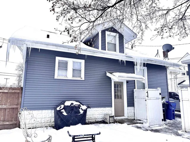 $205,000 | 1611 25th Street, Moline, IL 61265