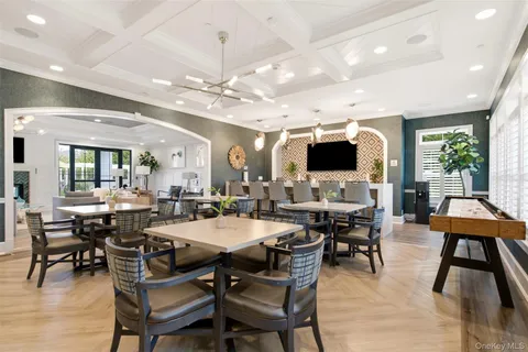 $1,225,000 | 21 Seasons Way, Dix Hills, NY 11746