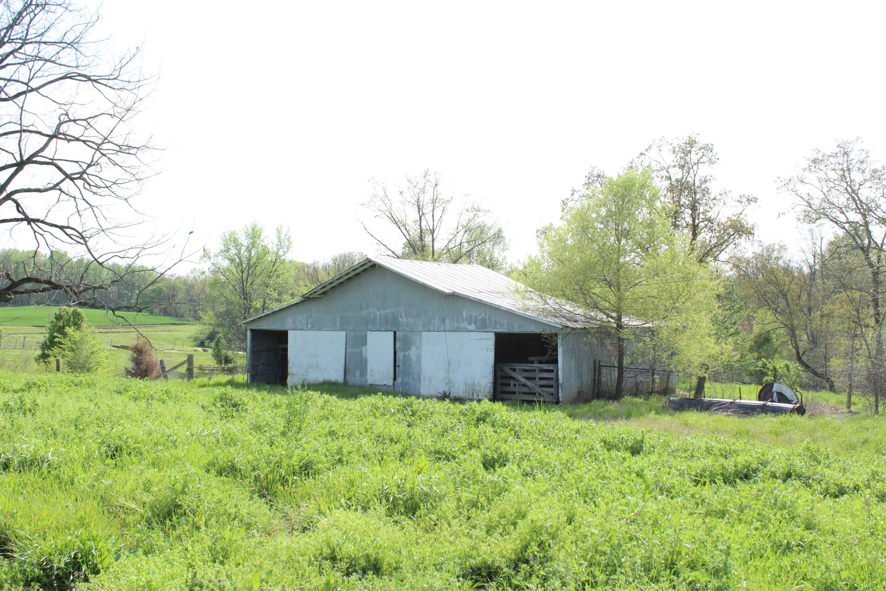 195 Old Jackson Road Trenton, TN 38382 - Photo 2 of 11 a view of a house with a yard
