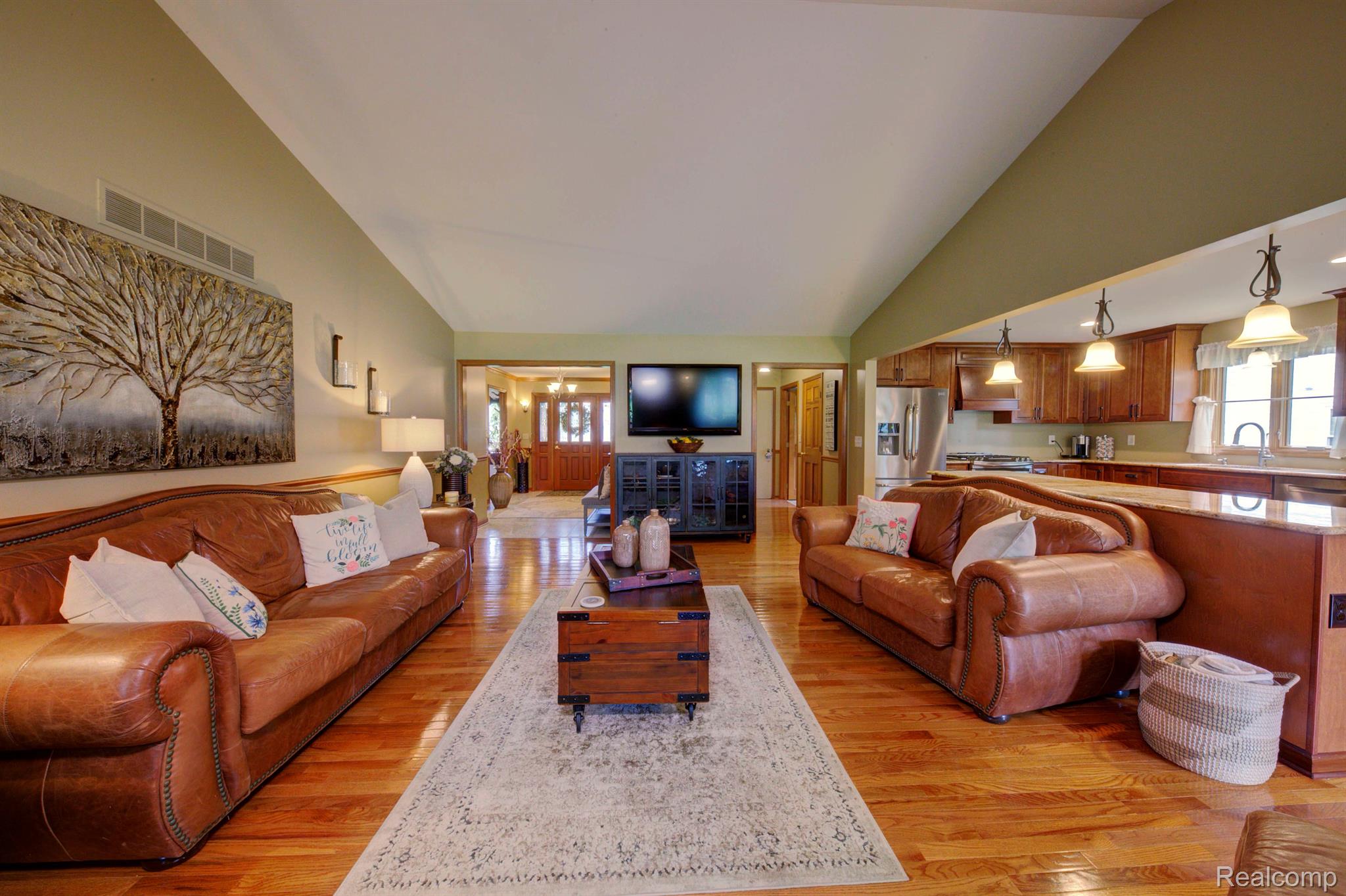 21093 Gill Road Farmington, MI 48335 - Photo 12 of 43 Gallery Image 12