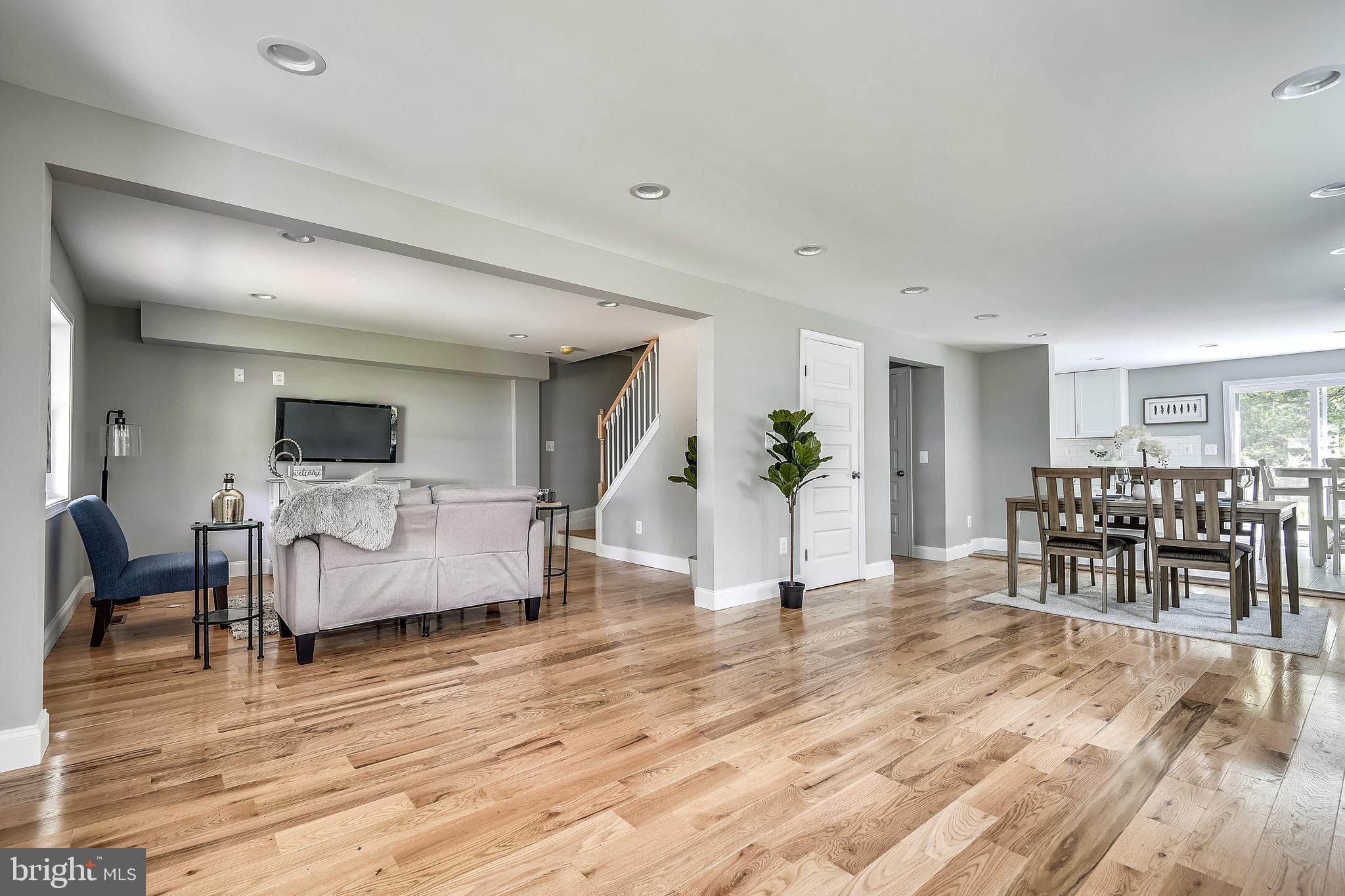 8017 Ridgely Oak Road Baltimore, MD 21234 - Photo 2 of 33