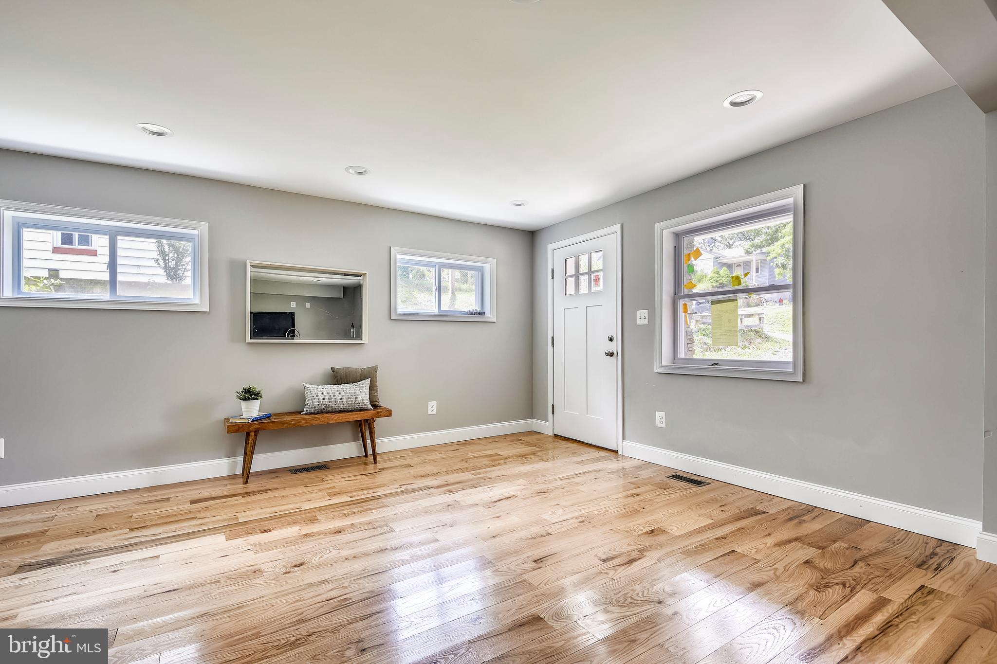 8017 Ridgely Oak Road Baltimore, MD 21234 - Photo 3 of 33