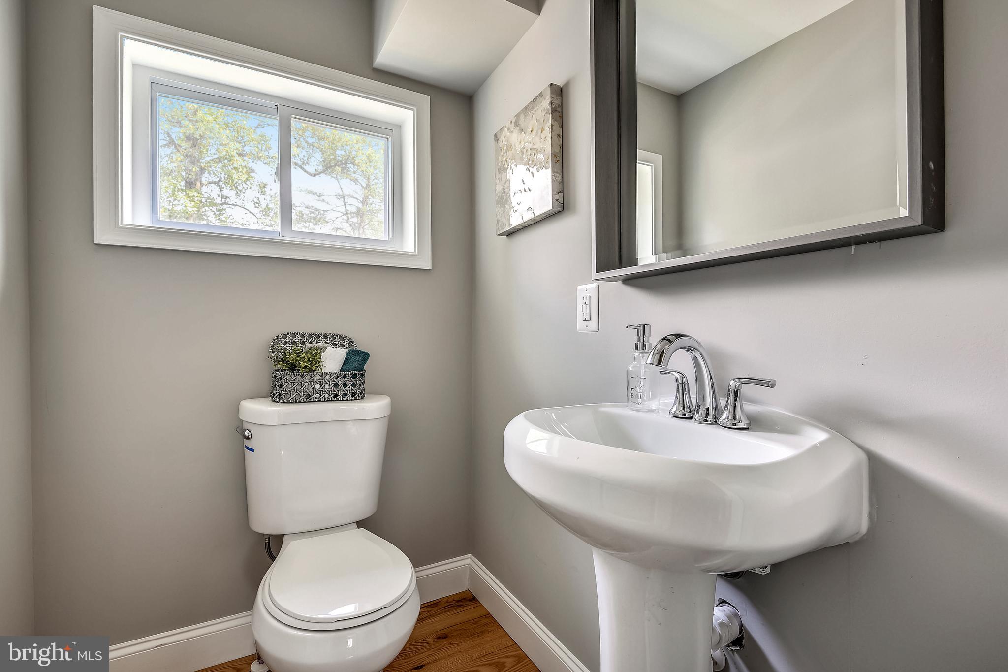8017 Ridgely Oak Road Baltimore, MD 21234 - Photo 8 of 33