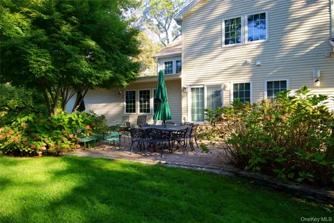 $2,699,000 | 12 Avon Lane, East Hills, NY 11577