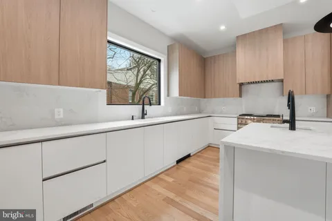 $2,447,000 | 7603 Burnside Court, Falls Church, VA 22043