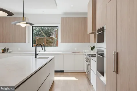 $2,447,000 | 7603 Burnside Court, Falls Church, VA 22043