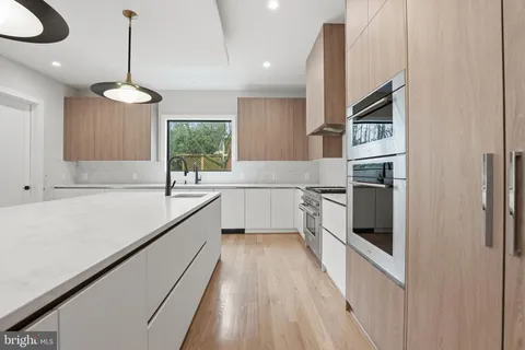 $2,447,000 | 7603 Burnside Court, Falls Church, VA 22043