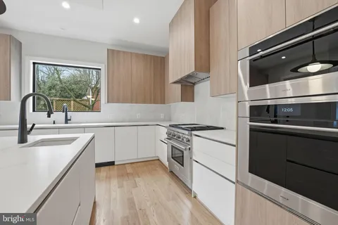 $2,447,000 | 7603 Burnside Court, Falls Church, VA 22043