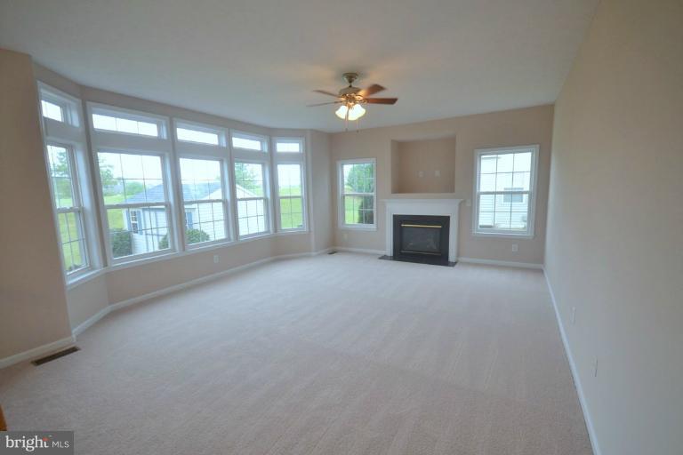 280 Equestrian Road Warrenton, VA 20186 - Photo 10 of 16 Living Room