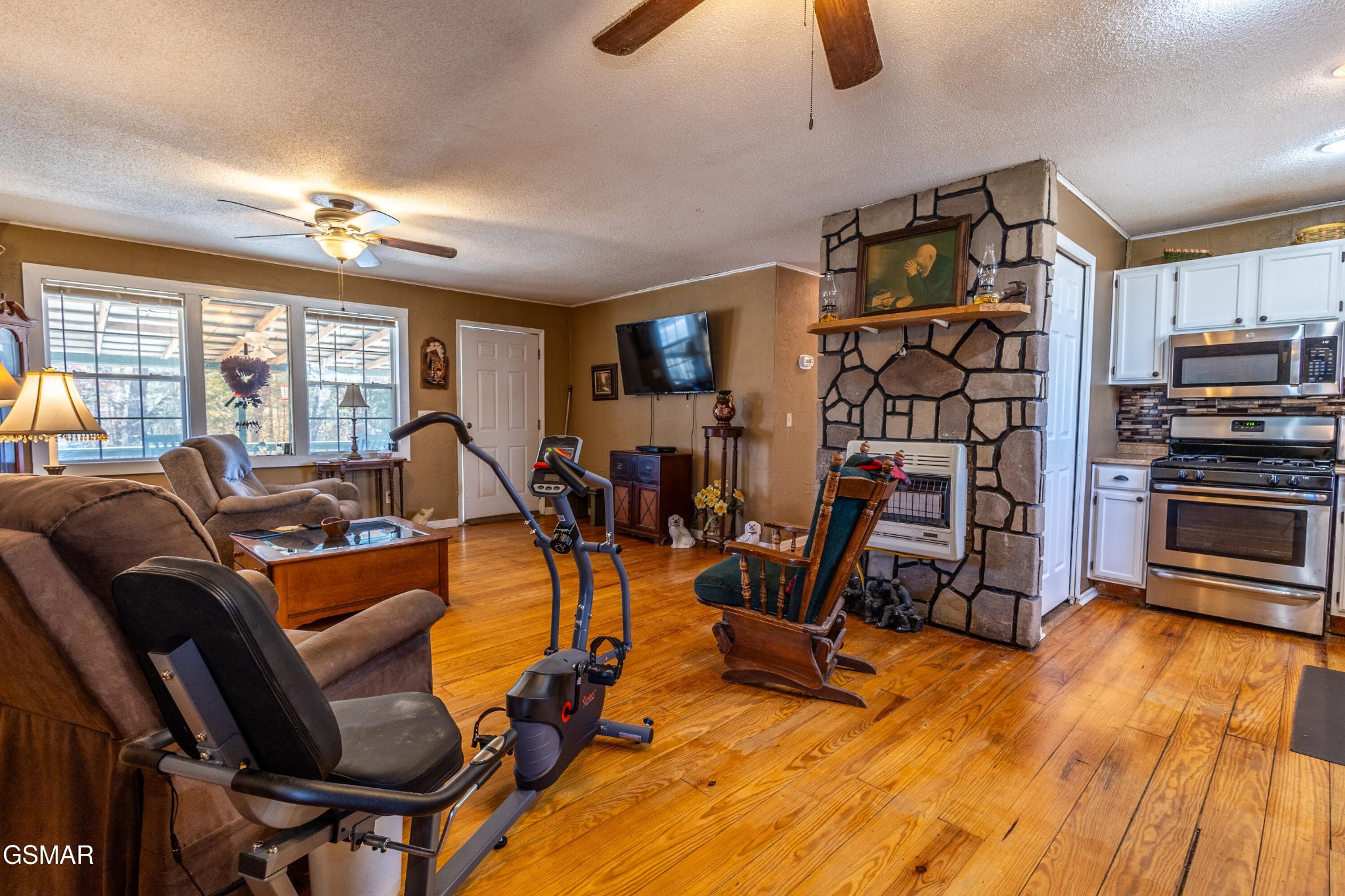 810 Snapdragon Road Sevierville, TN 37876 - Photo 2 of 17 a living room with furniture a flat screen tv and a book shelf
