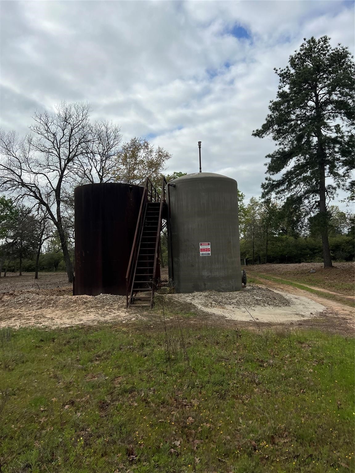 1270 N Prairie Centerville, TX 75833 - Photo 2 of 5 a view of a backyard