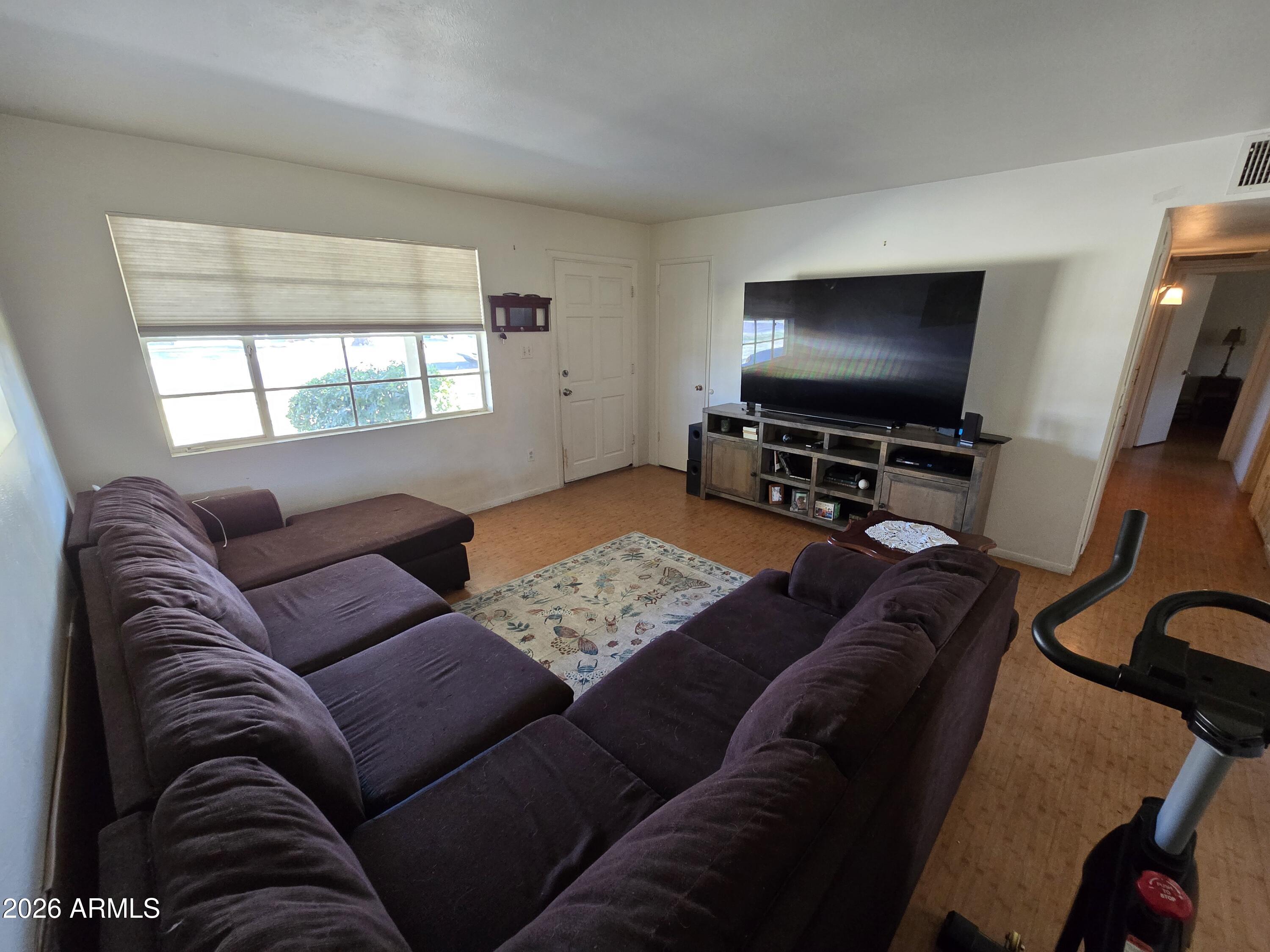 135 West Alice Avenue Phoenix, AZ 85021 - Photo 4 of 17 20260207_111141