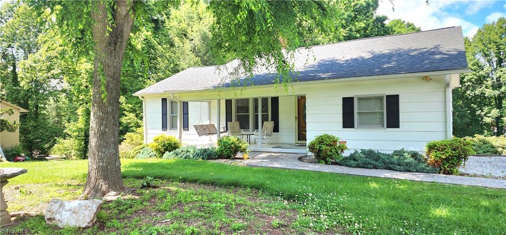 290 Miller Road Mount Airy, NC 27030 - Photo 4 of 41 Gallery Image 4