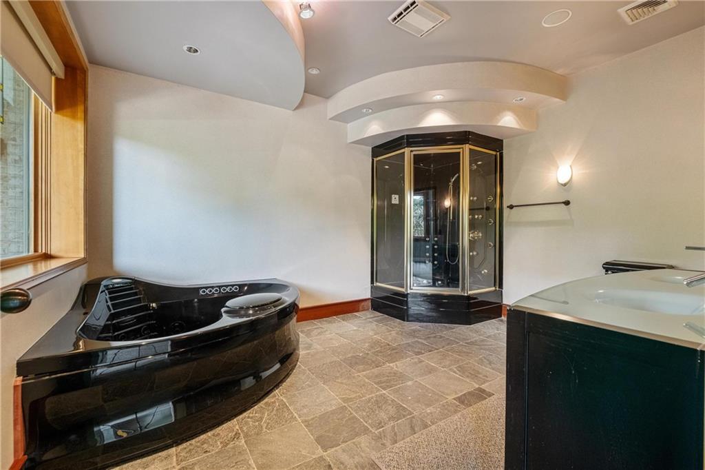 179 Goldsmith Road Pittsburgh, PA 15237 - Photo 45 of 50 a room with gym equipment