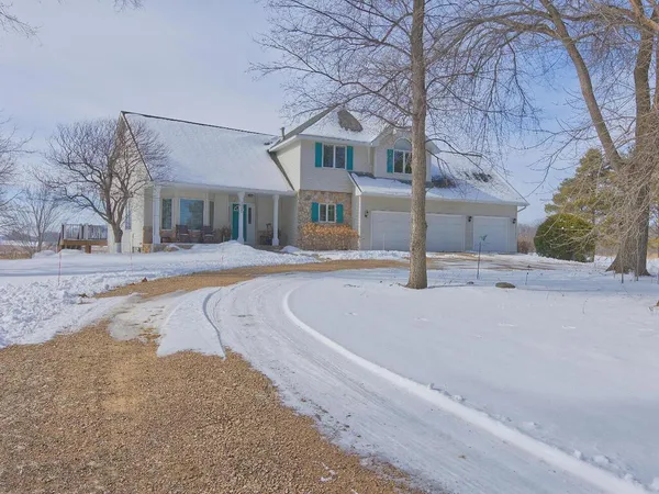 $899,900 | 2660 Vega Avenue, Mayer, MN 55360