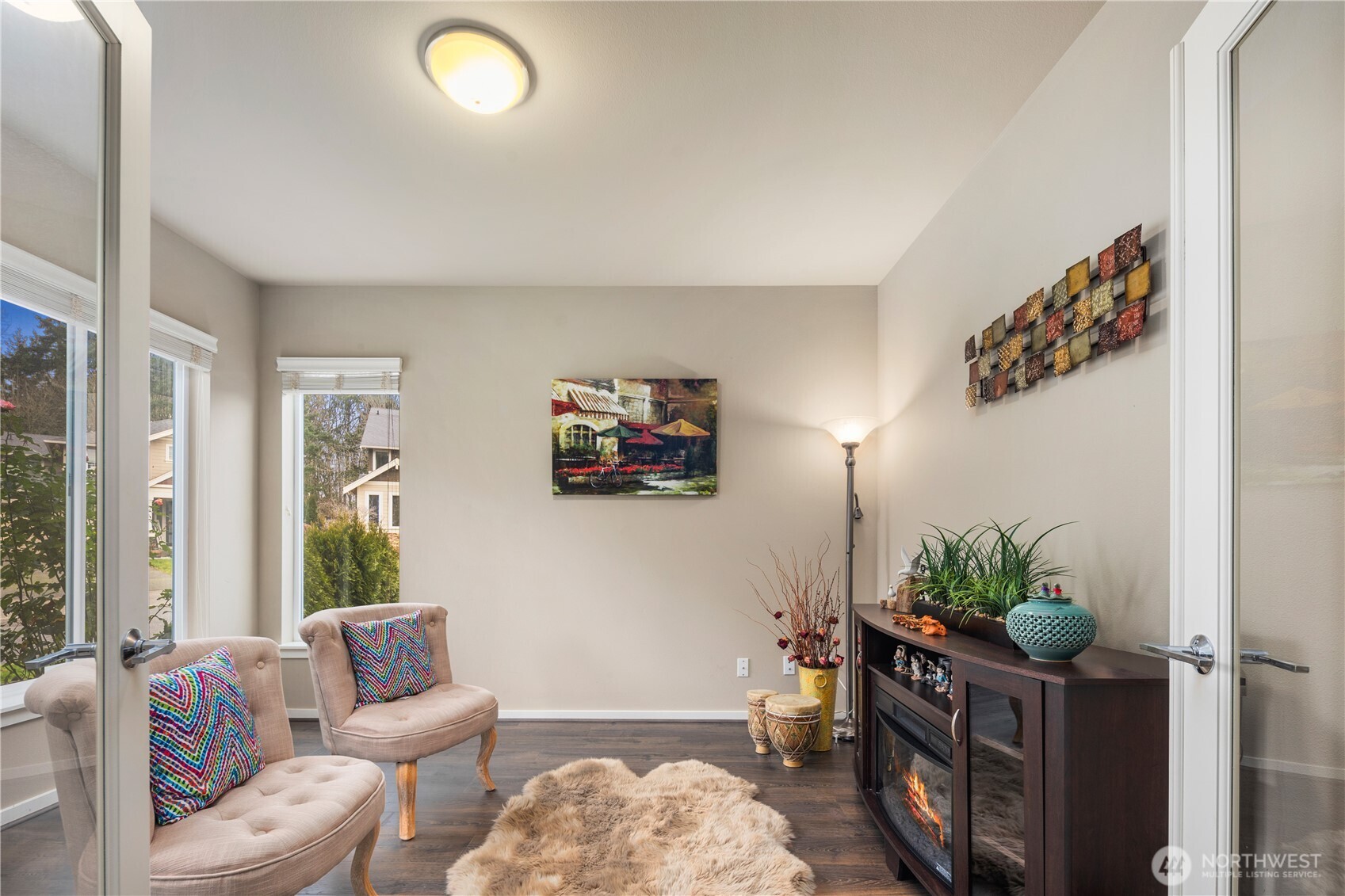 5627 South 336th Place Auburn, WA 98001 - Photo 22 of 40 a living room with furniture and a potted plant